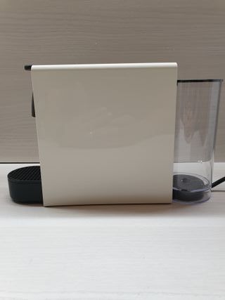 Cafetera Nespresso Krups Essenza Mini 