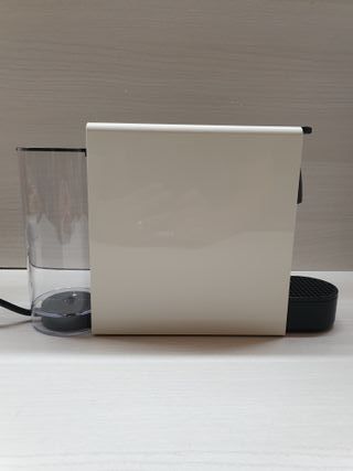 Cafetera Nespresso Krups Essenza Mini 