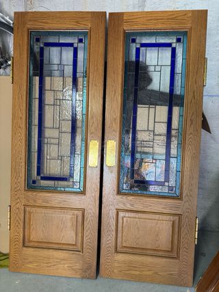 Puerta Doble abatible Madera con Vidrieras