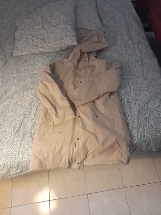 Chaquetón impermeable forrado beige NUEVO