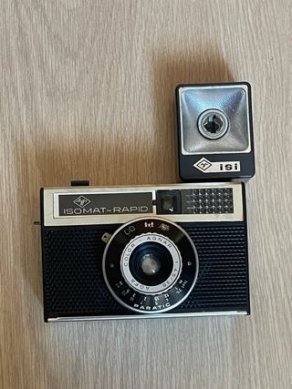 Cámara Agfa Isomat-Rapid con flash ISI