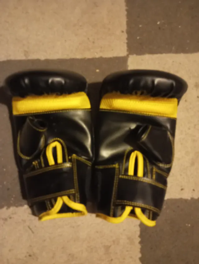 Guantes de boxeo Brooklyn WBC sin uso.