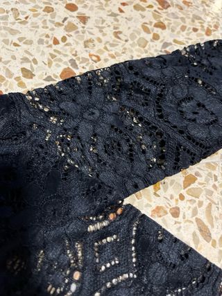 Blusa Peplum Negra Encaje
