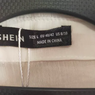 Camisa blanca con Corsé Rojo