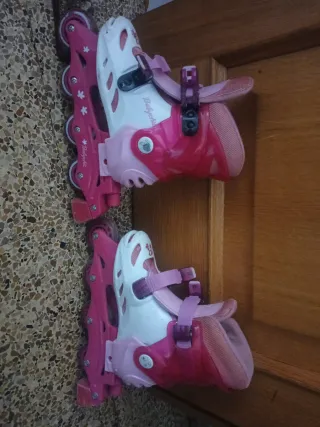 Patines infantiles rosas y blancos