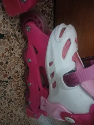 Patines infantiles rosas y blancos