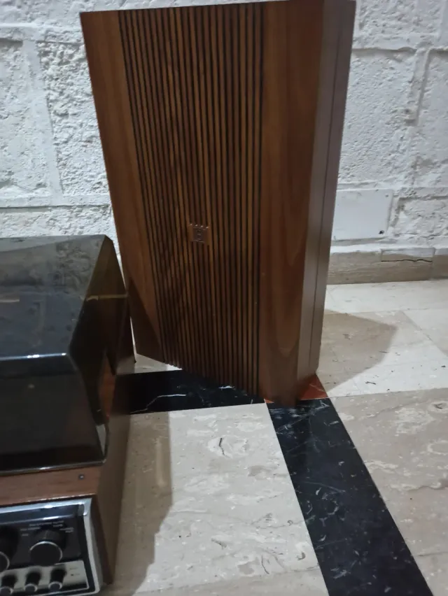 Stereo Soundesign 4742 con casse