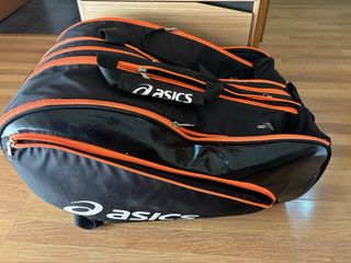 Paletero ASICS Negro y Naranja