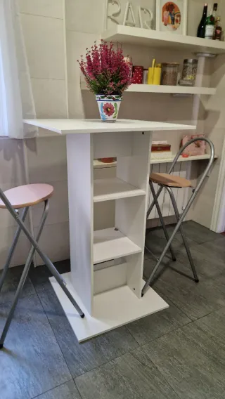 Mesa de cocina alta madera y taburetes