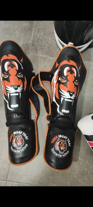 Guantes de Boxeo Twins y VENUM