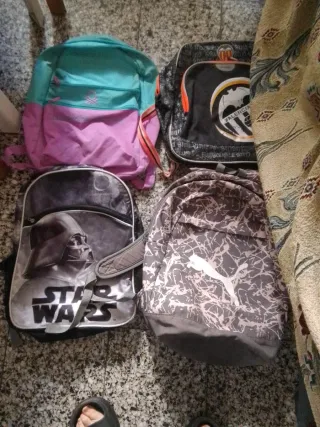 Lote de 4 mochilas. 2 euros cada mochila