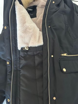 Abrigo Parka Negro con Capucha y Pelo
