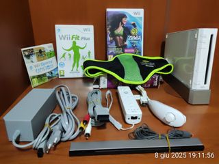 Nintendo Wii + 3 giochi: Wii Fit Plus, Zumba