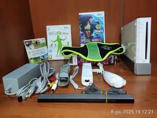 Nintendo Wii + 3 giochi: Wii Fit Plus, Zumba
