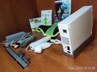 Nintendo Wii + 3 giochi: Wii Fit Plus, Zumba
