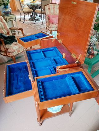 Mueble Cubertería Cruz de Malta Madera, vacío.