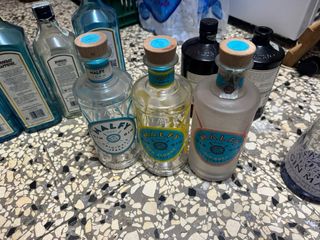 Vendo bottiglie  vuote di gin vari marche chiedete