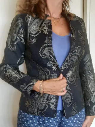 Chaqueta Zara azul y dorada