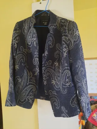 Chaqueta Zara azul y dorada
