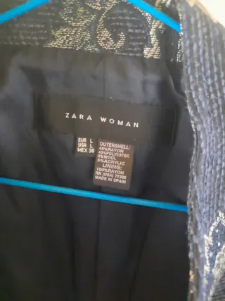 Chaqueta Zara azul y dorada