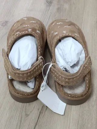 Zueco pelo bordado Zara viral talla 36