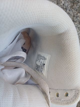 Zapatillas altas beige y blancas