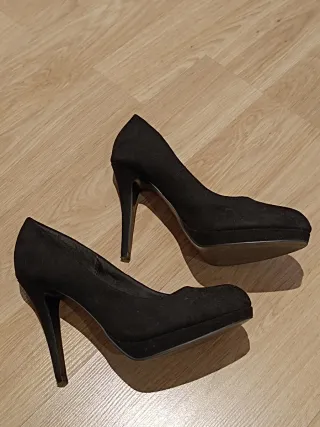 Zapatos de tacón fino negros