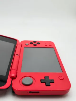 Nintendo new 2DS XL edizione limitata Pokeball