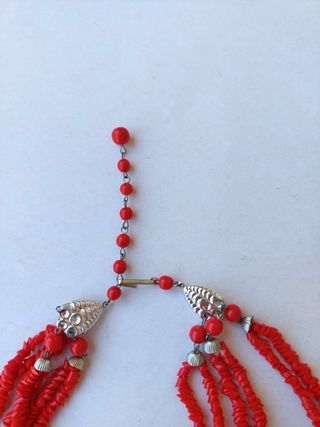Collana con perline rosse