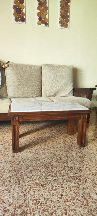 Mesa de centro de madera y mármol