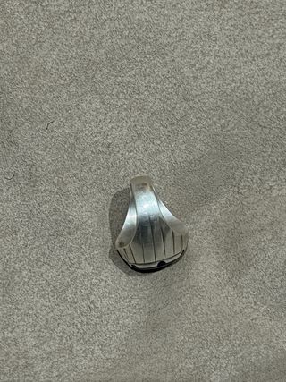 Anillo Hakiha con piedra azul
