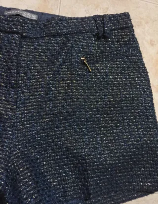 Shorts de fiesta azul con detalles dorados