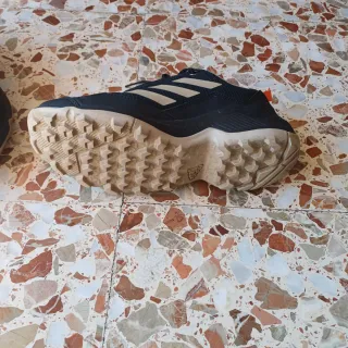 Zapatillas senderismo Adidas negras y naranjas