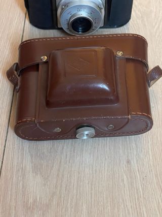 Cámara Agfa Isola I con funda de cuero