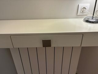 Consolle da ingresso bianca con cassetto