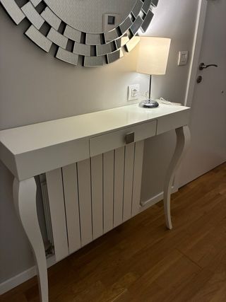 Consolle da ingresso bianca con cassetto