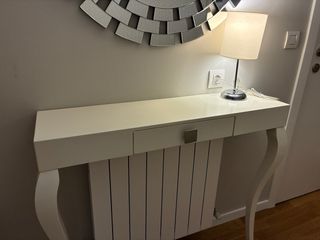 Consolle da ingresso bianca con cassetto