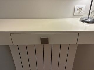 Consolle da ingresso bianca con cassetto