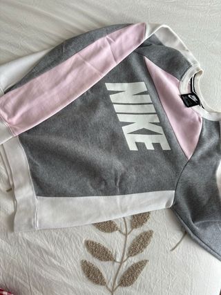 Conjunto deportivo Nike chica gris y rosa