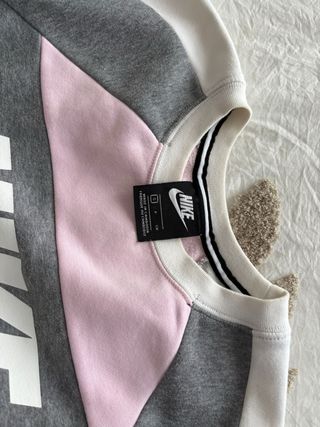 Conjunto deportivo Nike chica gris y rosa