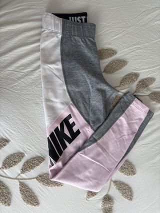 Conjunto deportivo Nike chica gris y rosa