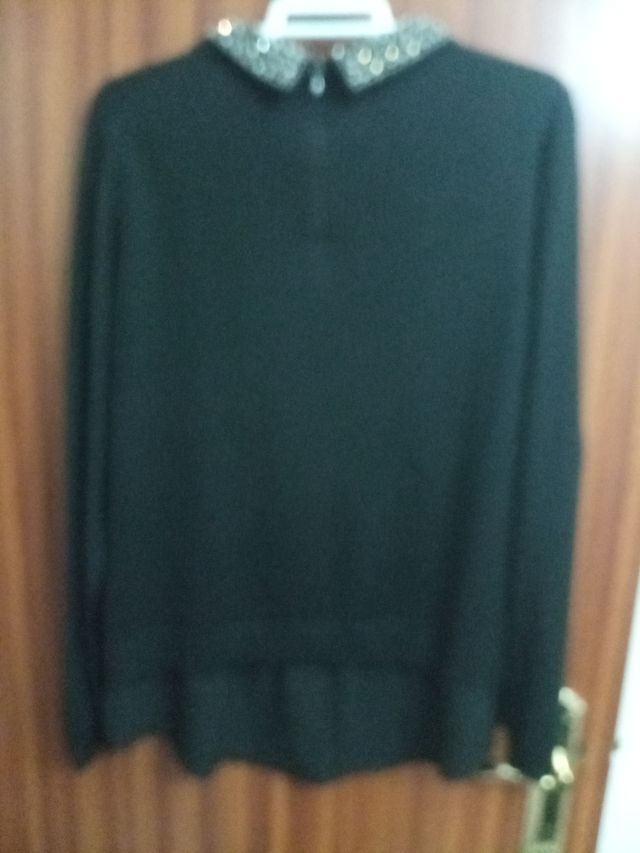 Jersey Derhy negro con cuello pedrería