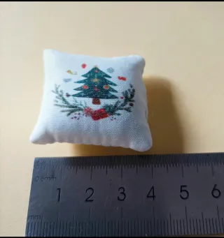 Cojín Navidad. Casa de muñecas Escala 1:12