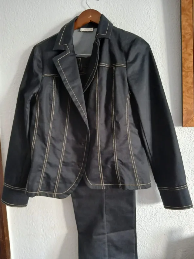 Traje de mujer negro