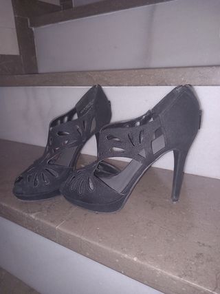 Tacones negros calados