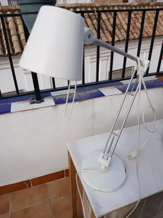 Flexo IKEA OLEBY Blanco