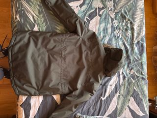 Abrigo verde Supply & Demand con capucha