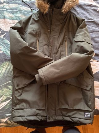 Abrigo verde Supply & Demand con capucha