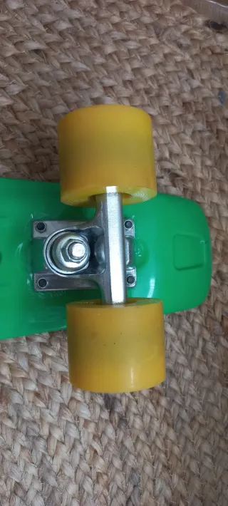 Monopatín tipo Penny Verde