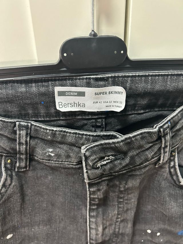Pantalones vaqueros Bershka negros rotos